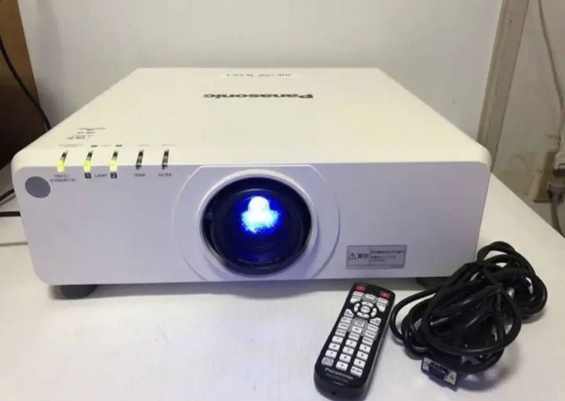 Panasonic PT-DW750JW 高輝度 7000ルーメン HDMI 投写画面サイズ Panasonic PT-DW750JW 高輝度 7000ルーメン HDMI 投写画面サイズ