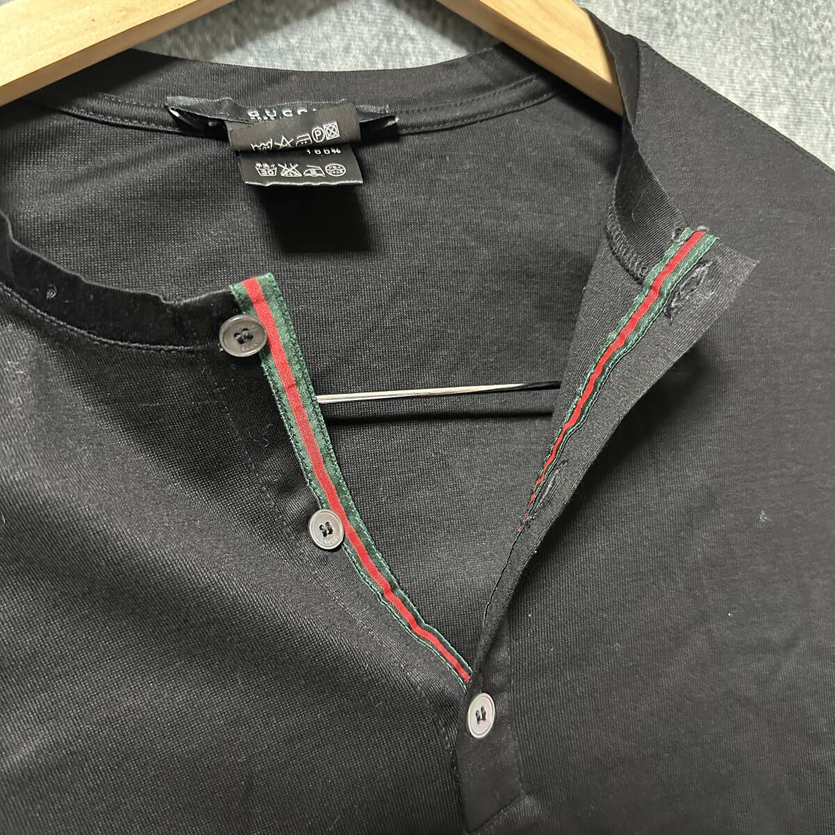 GUCCI グッチ シェリーライン ヘンリーネック 長袖 Tシャツ 黒 GUCCI グッチ シェリーライン ヘンリーネック 長袖 Tシャツ 黒