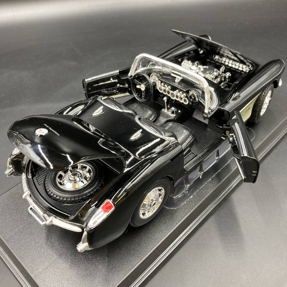 Maist Maisto 1/18 1957 Corvette minicar 