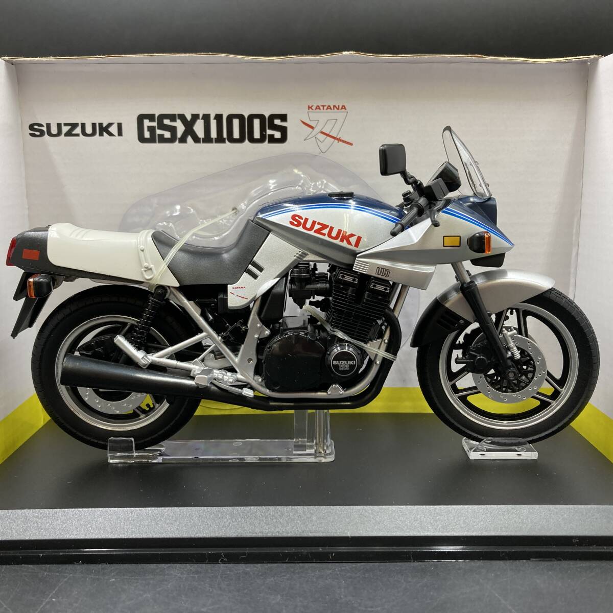 BQ3005 アオシマ 1/12 完成品 バイクシリーズ SUZUKI GSX1100S 刀 ミニカー_画像3