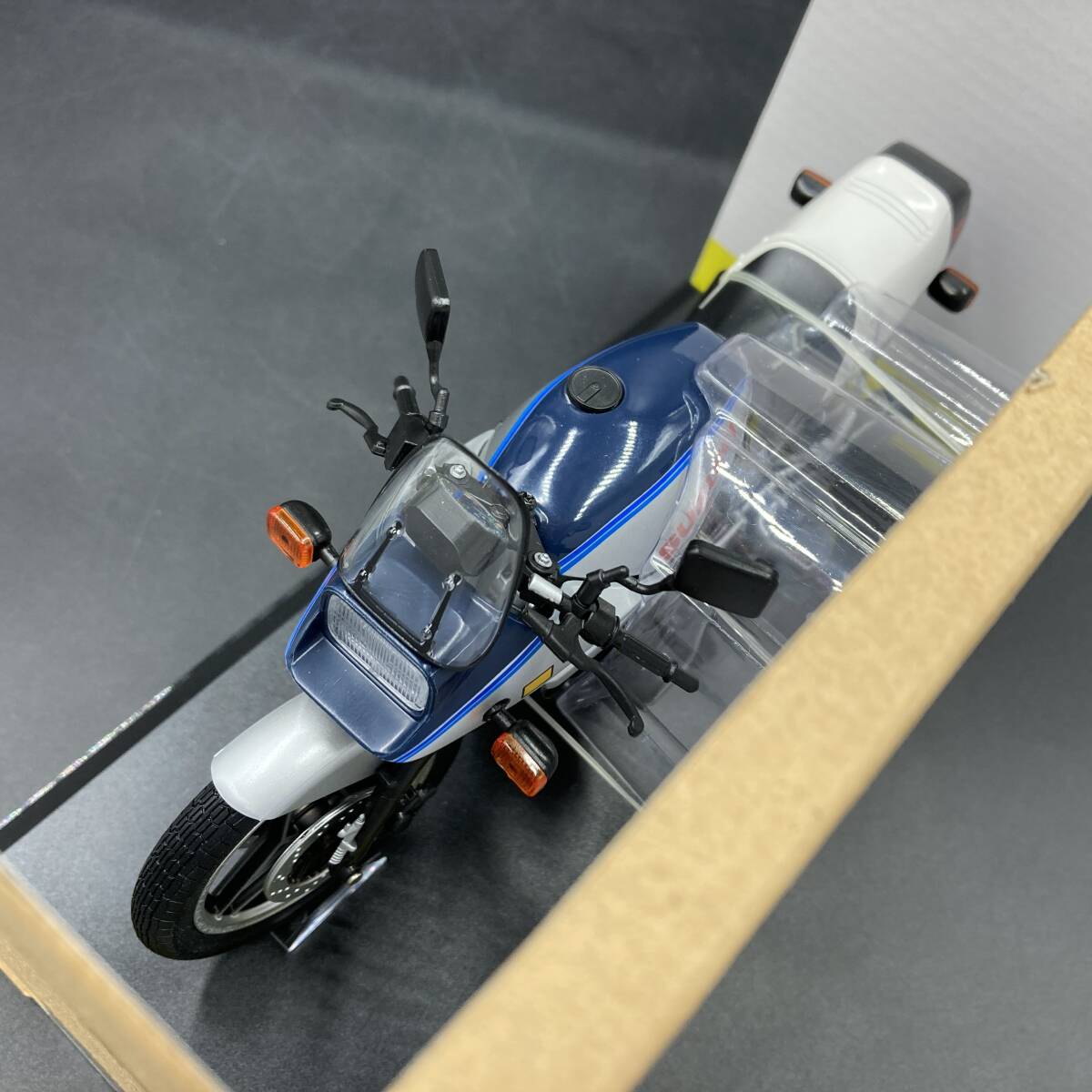 BQ3005 アオシマ 1/12 完成品 バイクシリーズ SUZUKI GSX1100S 刀 ミニカー_画像6