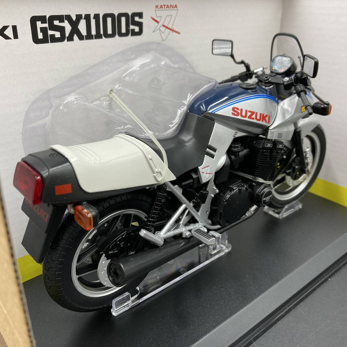 BQ3005 アオシマ 1/12 完成品 バイクシリーズ SUZUKI GSX1100S 刀 ミニカー_画像4