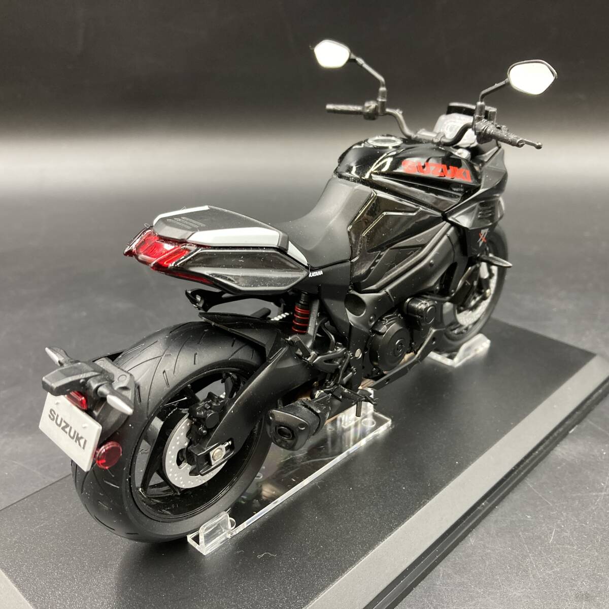 BQ3006 アオシマ 1/12 完成品 バイクシリーズ SUZUKI GSX-S1000S 刀 ミニカー_画像4