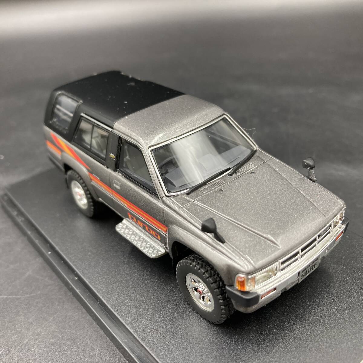 BQ3023 ハイストーリー 1/43 Toyota HILUX 4WD SURF SSR 1985 ダークグレーメタリック ミニカー_画像7