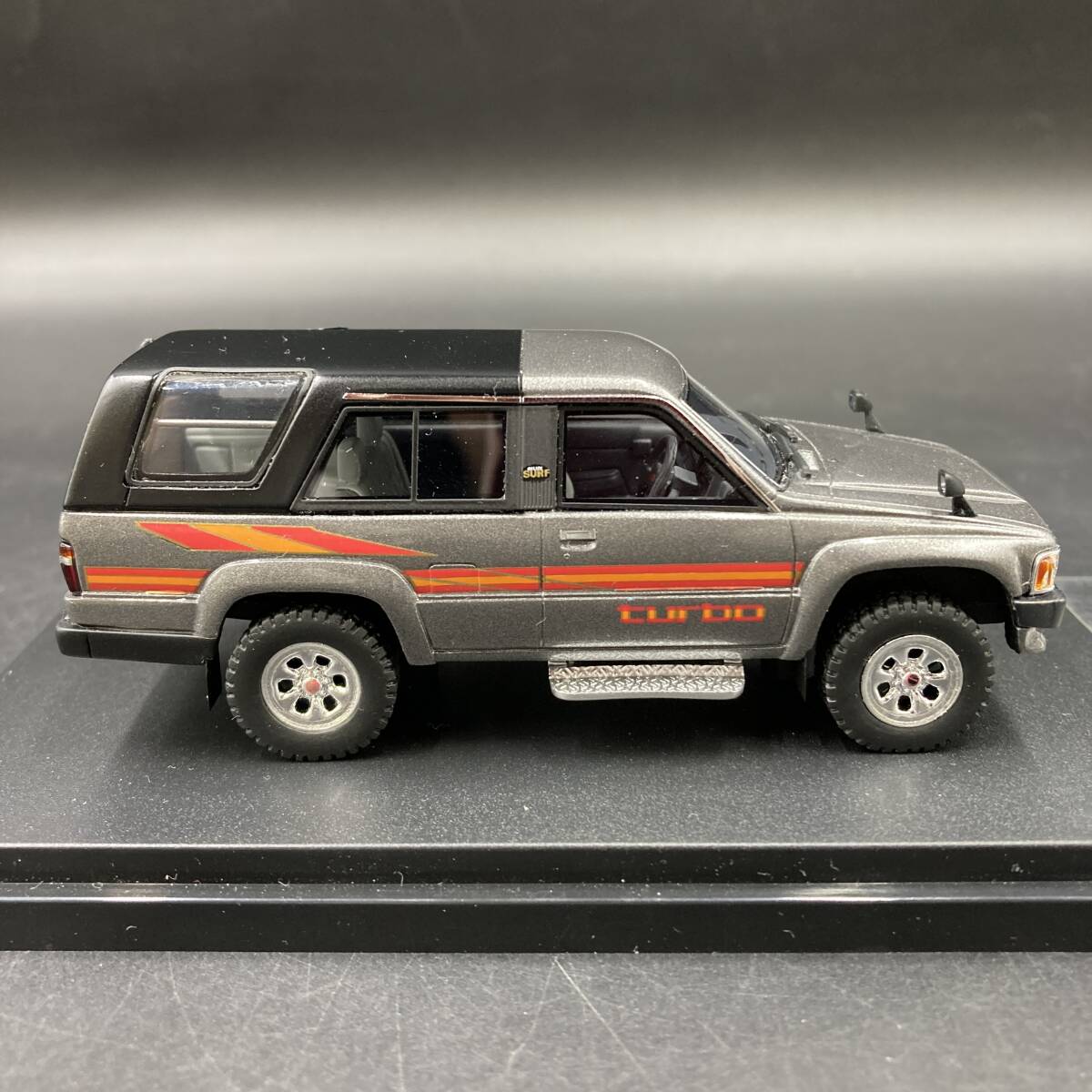 BQ3024 ハイストーリー 1/43 Toyota HILUX 4WD SURF SSR 1985 ダークグレーメタリック ミニカー_画像6