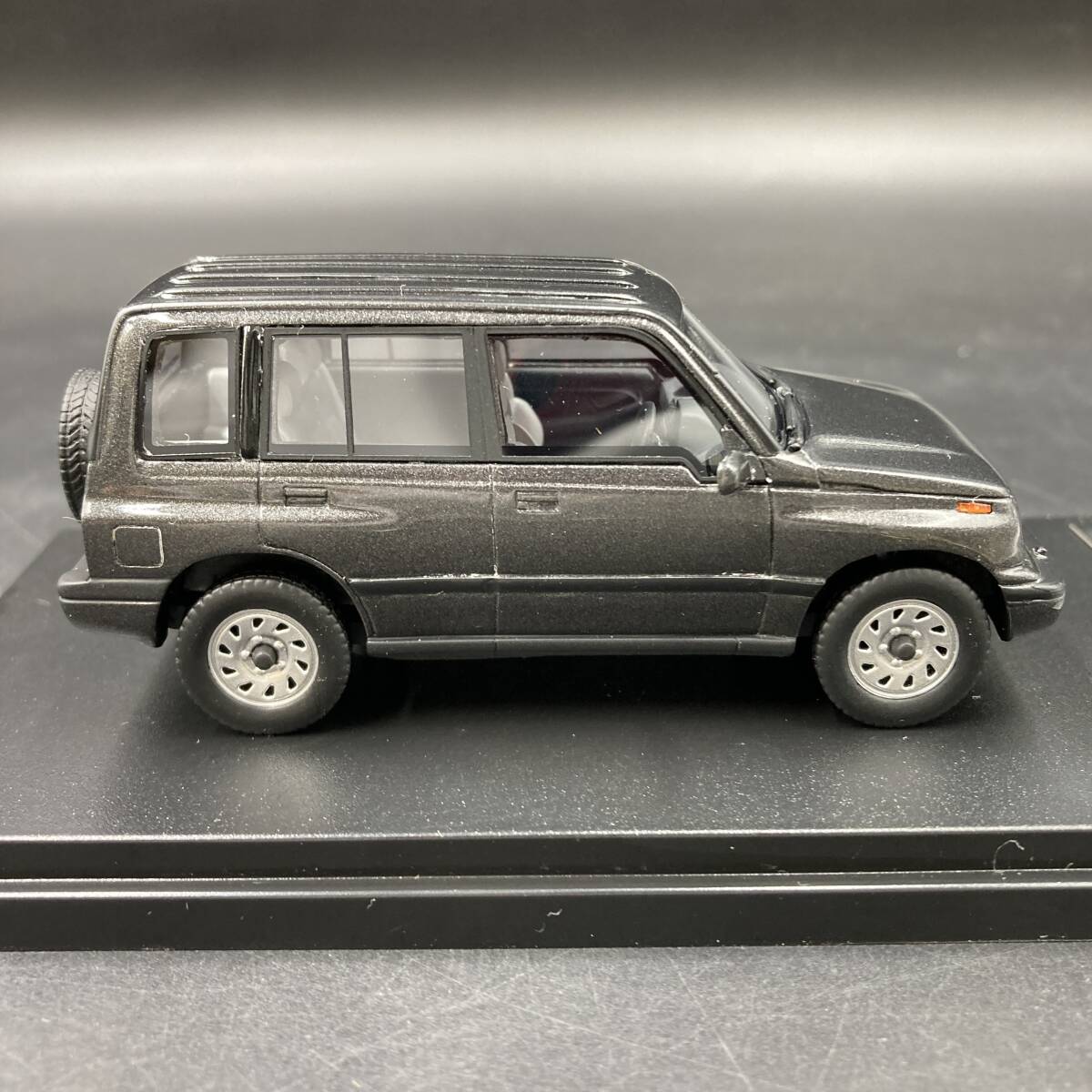 BQ3026 ハイストーリー 1/43 SUZUKI ESCUDO NOMADE 1990 チャコールグレー メタリック ミニカー_画像6