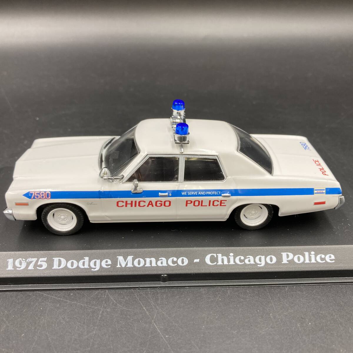 BQ3037 GREEN RIGHT グリーンライト 1/43 ブルースブラザーズ 1975 ダッジ モナコ シカゴ Police ミニカー_画像3