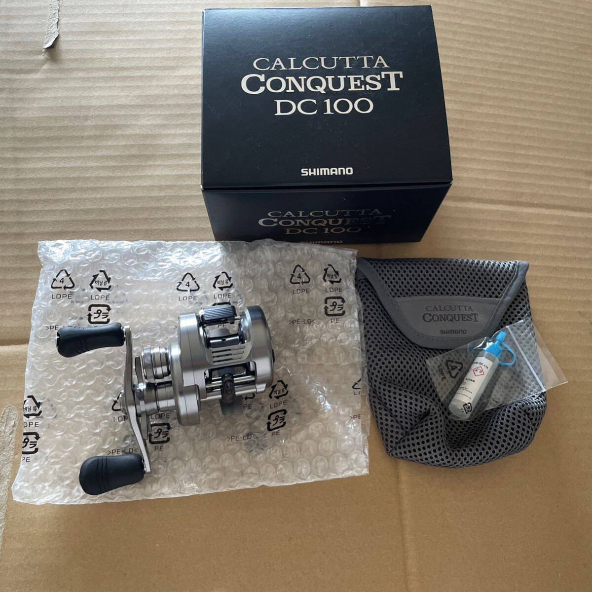 送料無料 未使用 在庫処分品 説明書無し シマノ 20カルカッタコンクエストDC100 04083