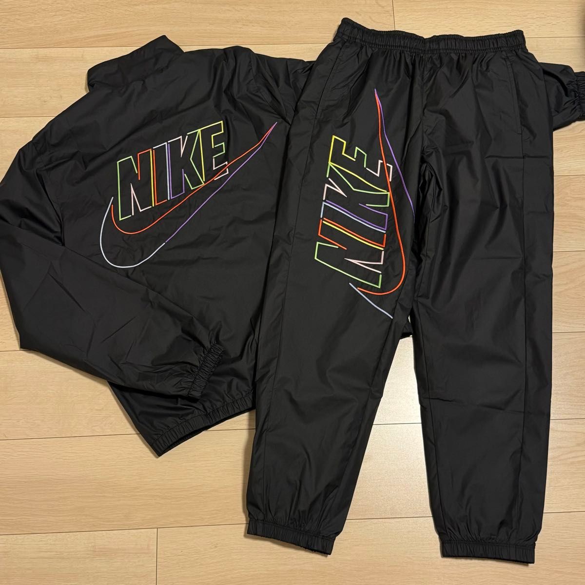 新品 NIKE ナイキ ナイロンジャケット セットアップ 上下 S 新品 NIKE ナイキ ナイロンジャケット セットアップ 上下 S