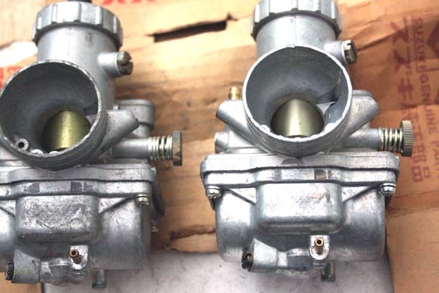 【2024秋冬新作】 スズキ新品2気筒キャブレター検GT750GT500GT550GT250GT380TC250 オートバイ
