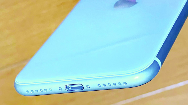 [美品] iPhone SE2 ホワイト 64GB SIMフリー バッテリー99%の画像6