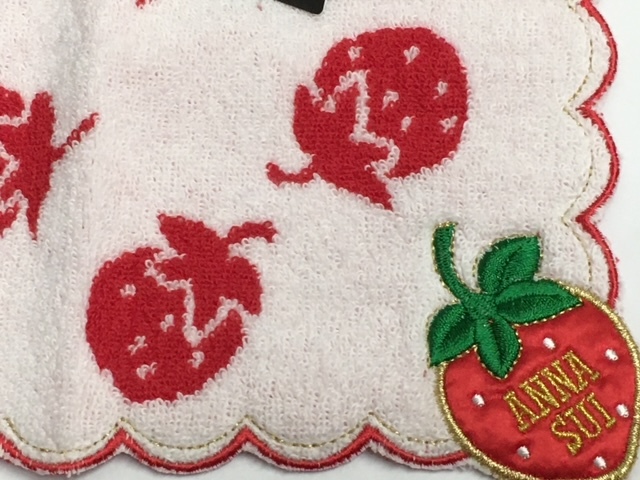 【ANNA SUI】(NO.3224)アナスイ タオルハンカチ　いちごのアップリケ　イチゴ　白×赤　未使用　25cm_画像2