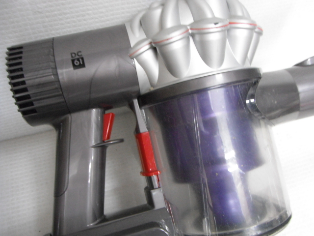 dyson ダイソン コードレスクリーナー サイクロン掃除機 DC74 DC61 2台セット 本体のみ 1台は動作確認済 Z-C_画像10