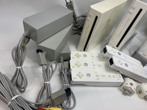 『通電確認済！』Nintendo Wii まとめ 本体 3台 リモコン ５本 コントローラー ハンドル センサーバー ヌンチャク 任天堂 『１円』の画像2