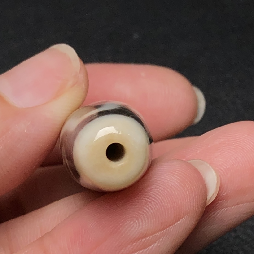 珍品旧蔵*西藏老料 高油包漿【六眼天珠】 象征 珍品旧蔵*西藏老料 高油包漿【六眼天珠】 象征