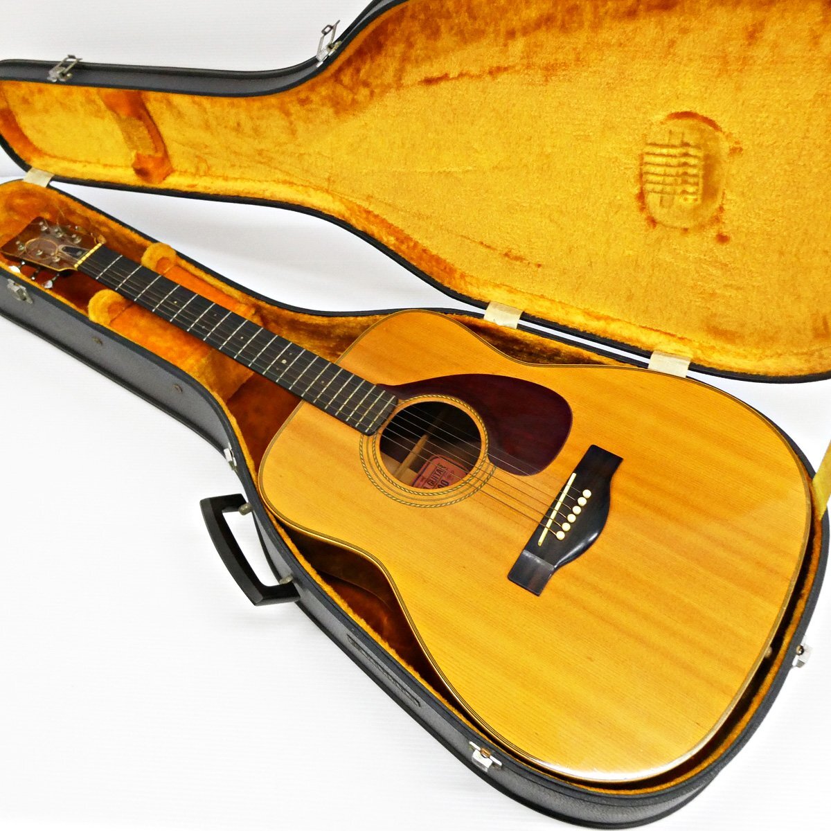 ○希少！YAMAHA ヤマハ FG-500 アコースティックギター アコギ ハードケース付き 弦楽器 楽器 赤ラベル_画像1