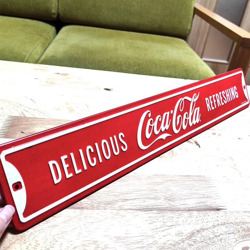 ブリキ看板 COCA-COLA Delicious & Refreshing Street コカコーラ エンボスメタルサイン かっこいい アメリカン 雑貨 ロゴ_画像4