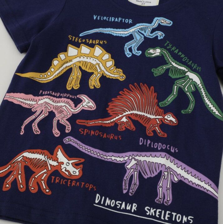 夜光　恐竜柄　100〜130cm 男の子　 半袖　カジュアル　Tシャツ　T-shirt