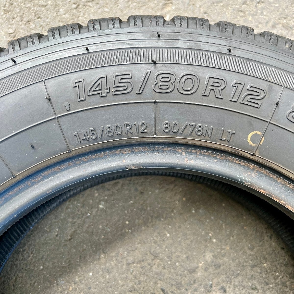 スタッドレスタイヤ1本　TOYO DELVEX 935(トーヨー デルベックス)　145/80R12 80/78N LT　2022年製　3/7ミリ_画像7