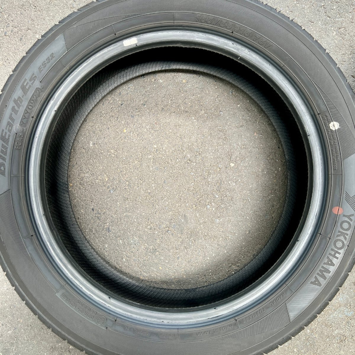 タイヤ2本セット　YOKOHAMA BluEarth-ES ES32(ヨコハマ ブルーアース)　165/55R15　2022年製　4ミリ_画像2