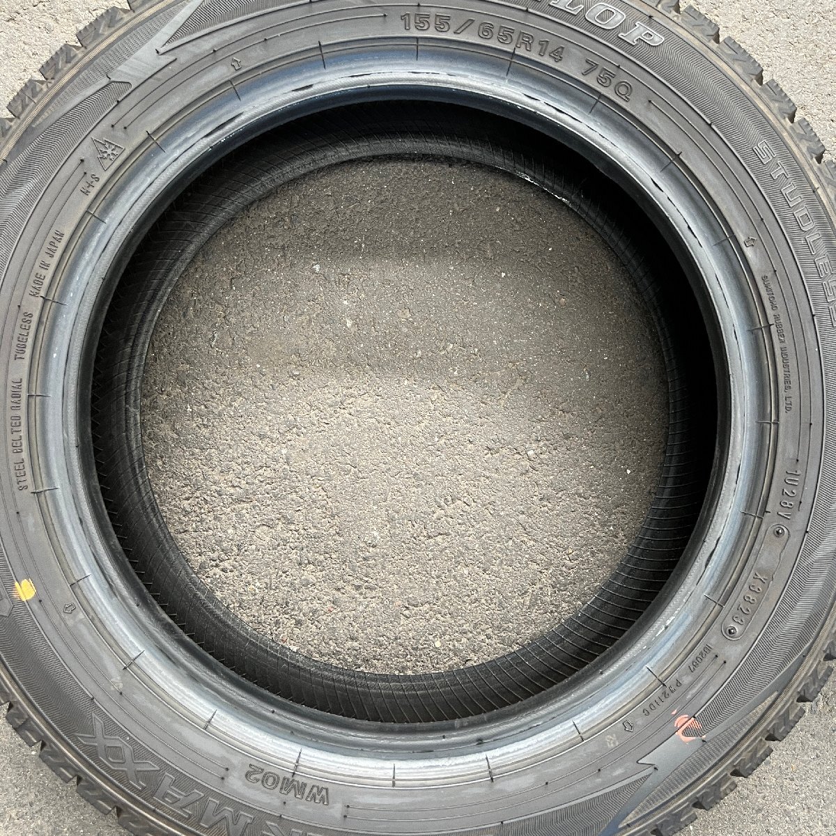 スタッドレスタイヤ2本セット　DUNLOP WINTER MAXX WM02(ダンロップ ウィンターマックス)　155/65R14　2023年製　3/5ミリ_画像2