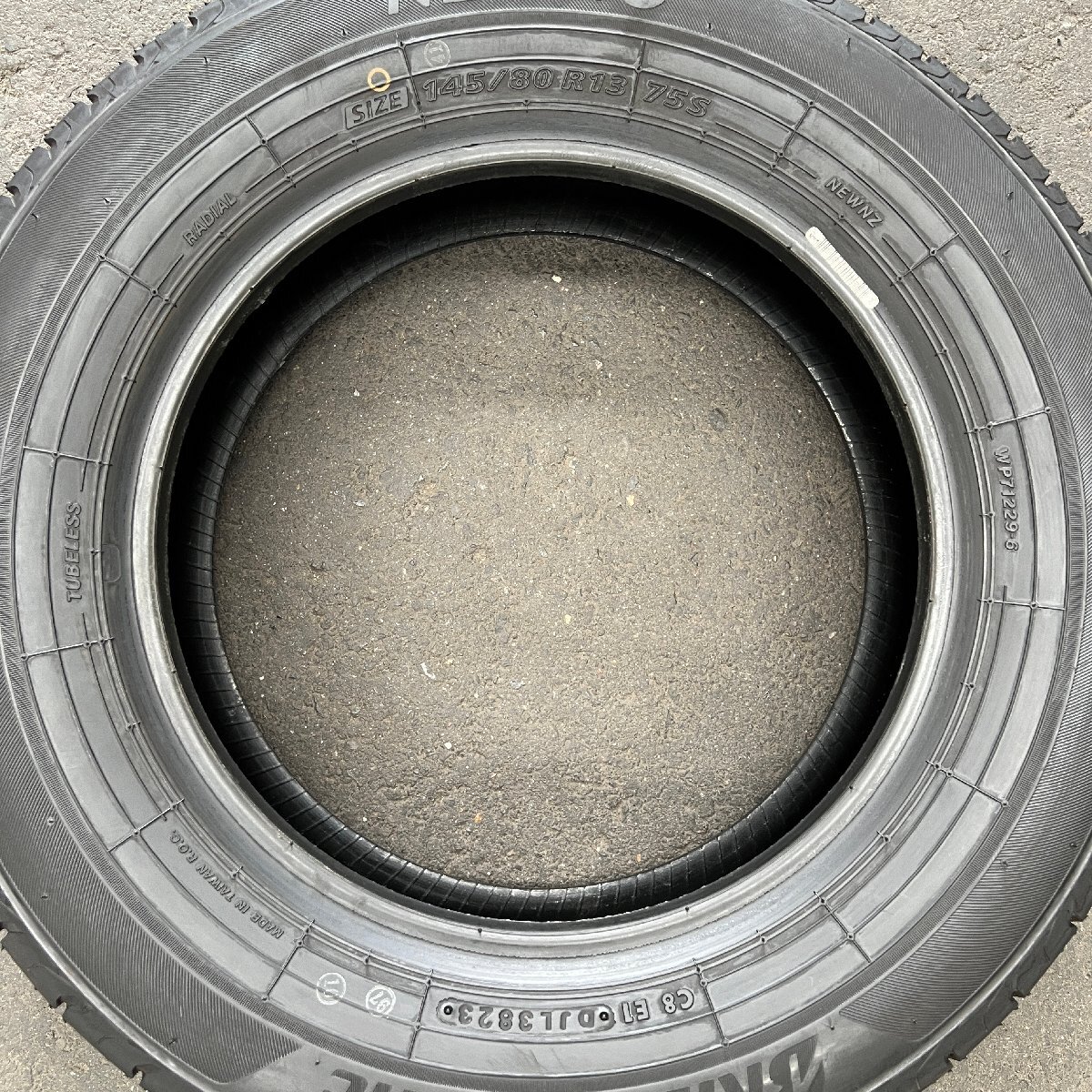 タイヤ1本　BRIDGESTONE NEWNO(ブリヂストン ニューノ)　145/80R13　2023年製　5ミリ_画像2