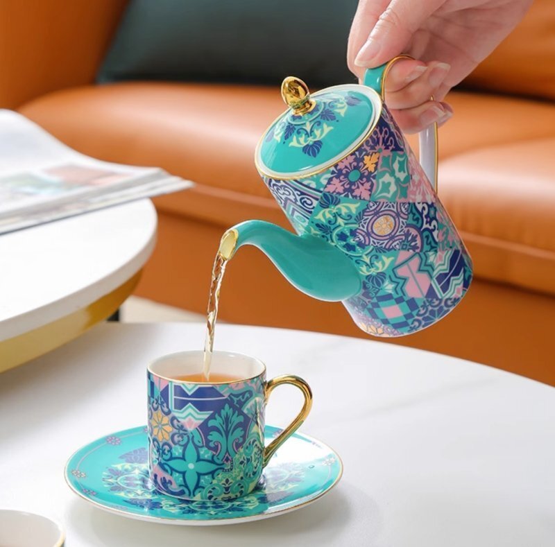 新品　ギフトボックス　ティーポット　コーヒーカップ　ソーサー　洋食器　茶器　5点セット　インテリア　プレゼント_画像2
