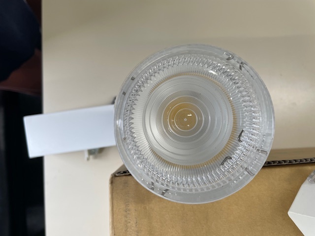 PANASONIC LED スポットライト　NSN05492WLE1　1個　K2700　彩光色　配線ダクト用　広角タイプ　生鮮食品　肉　刺身_画像4