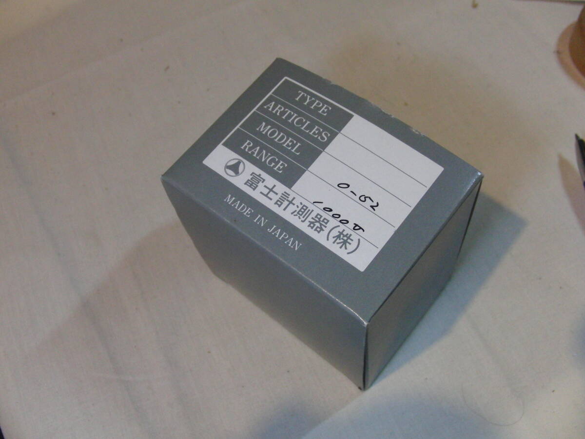  round shape panel meter direct current voltmeter 1000VDC Fuji measurement company manufactured used 1 