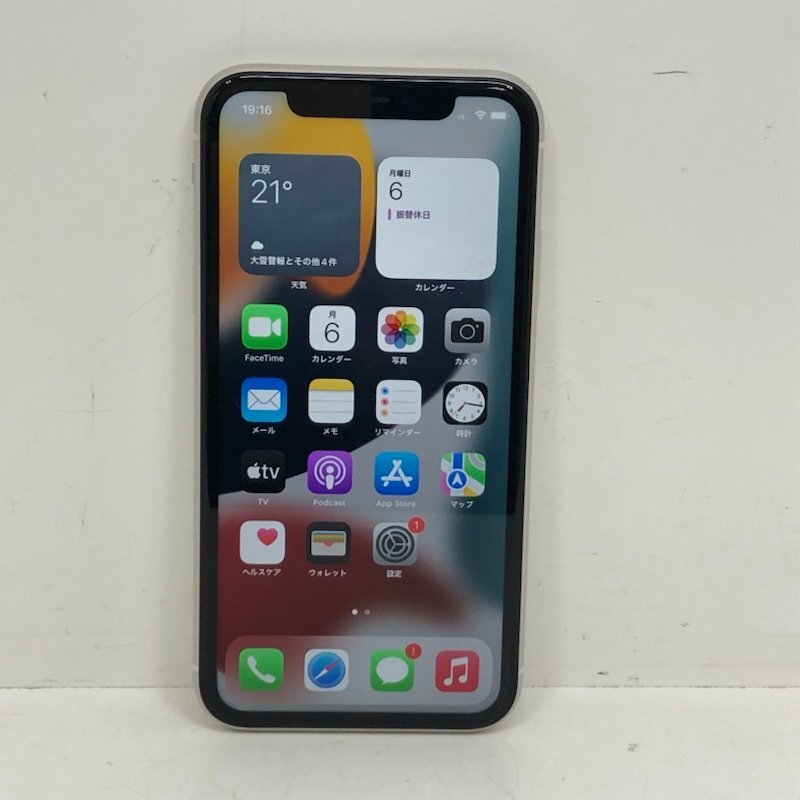 Apple iPhone 11 MWLU2J/A A2221 64GB ホワイト 利用制限 docomo 〇 240506SK220289の画像1