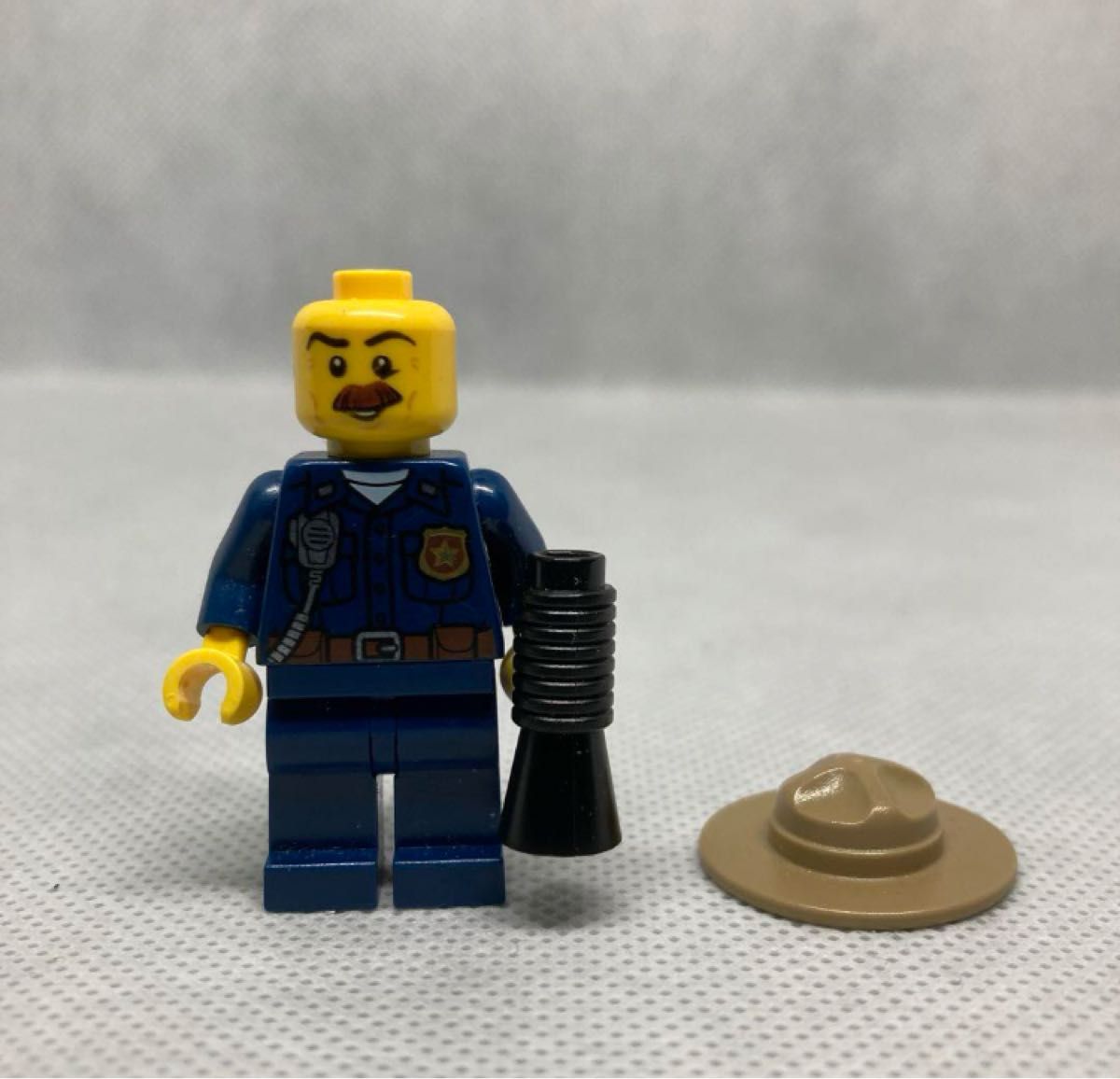 レゴ  ミニフィグ　森の警察官