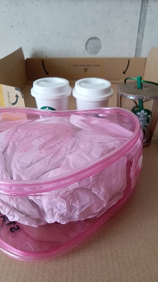 スターバックス　STARBUCKS　スタバ　ハート型ポーチ　ドリンクカップ型オーナメント　キズは動画にて確認できます　まとめて新品