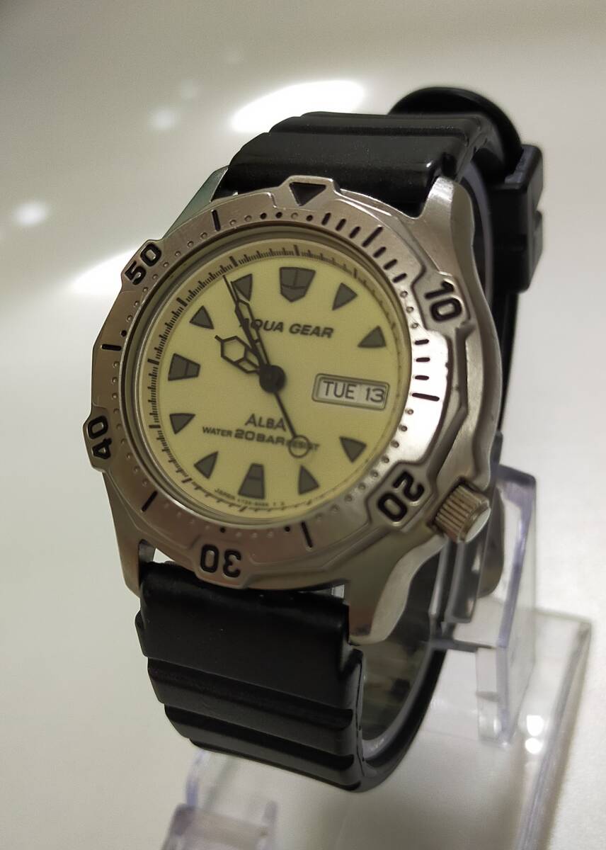 腕時計 SEIKO ALBA AQUA GEAR V733-6A40 デイデイト クォーツ 稼働品 セイコー アルバ アクアギア_画像1