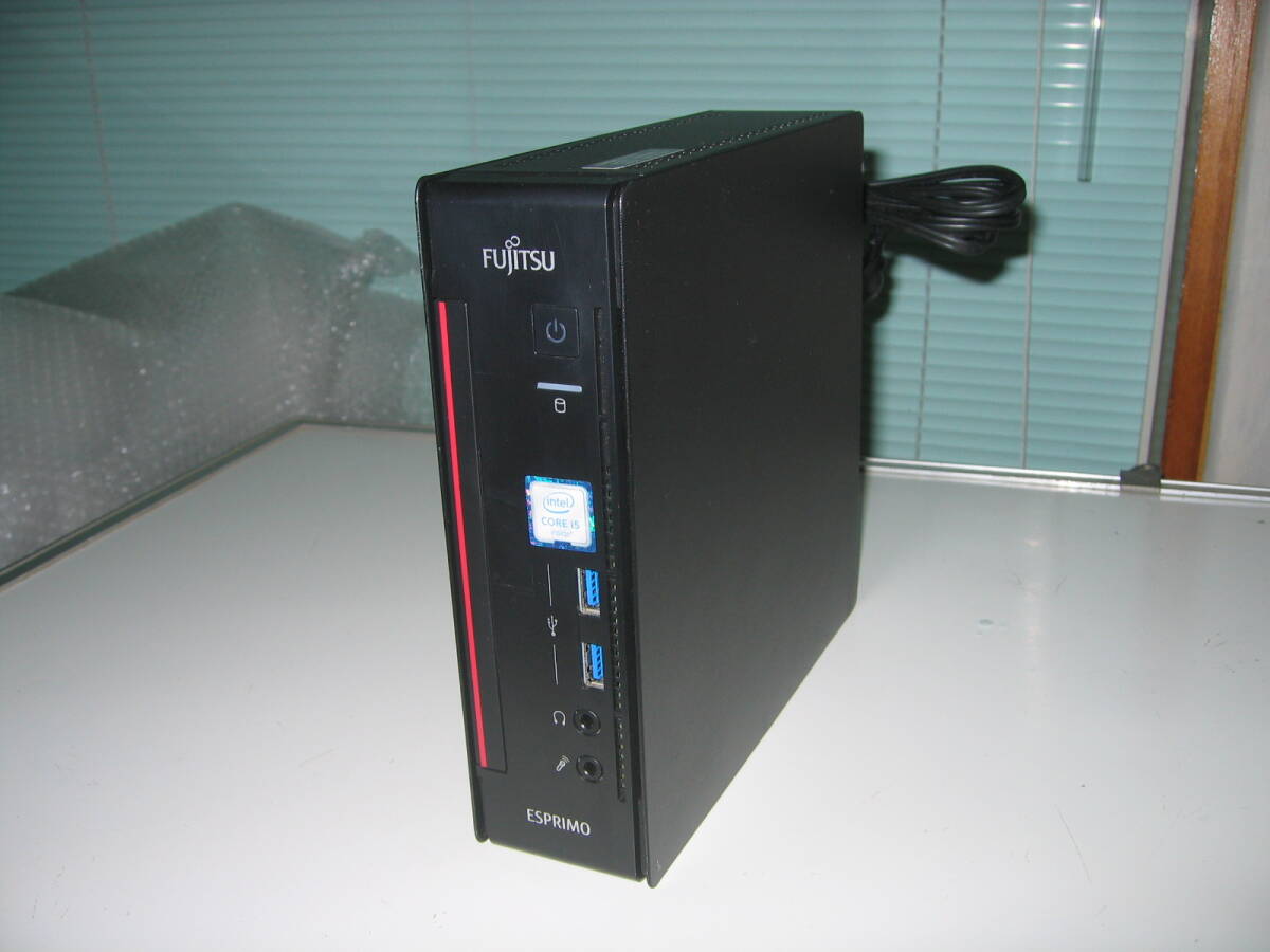 綺麗な富士通 小さなディスクトップ  ESPRIMO Q556/R(FMVB0901L) Core i5- 6500T (2.5GHz) 6GB/500GB Widows11の画像1