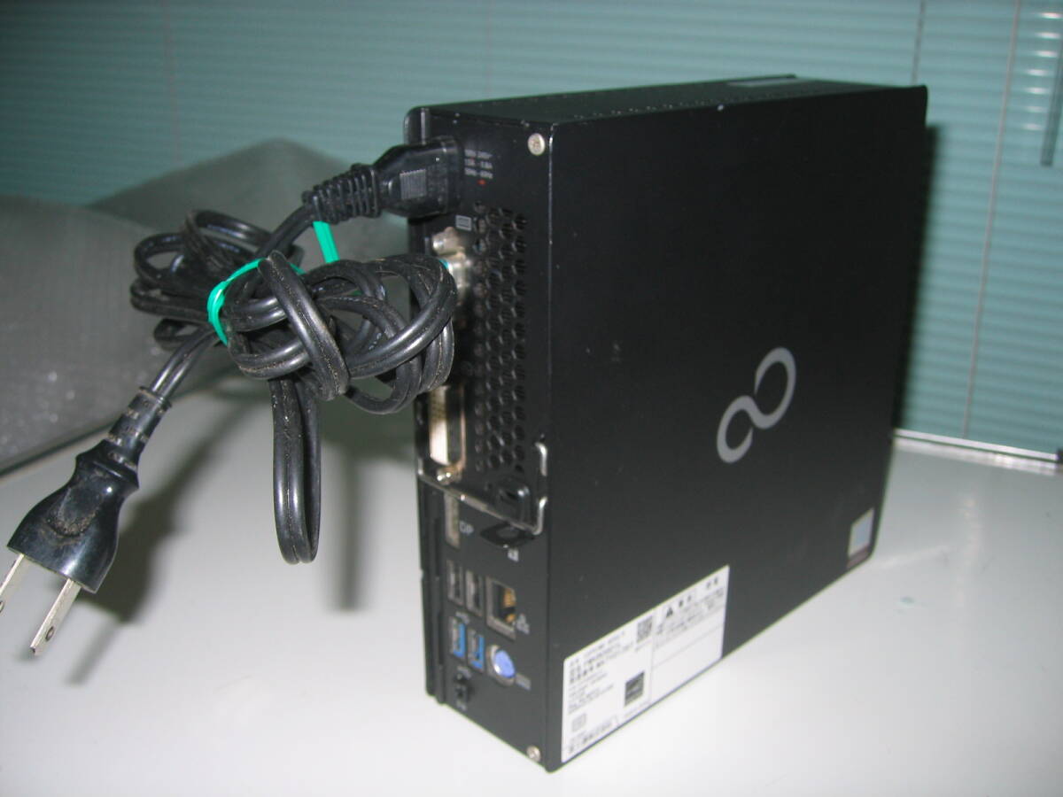 綺麗な富士通 小さなディスクトップ  ESPRIMO Q556/R(FMVB0901L) Core i5- 6500T (2.5GHz) 6GB/500GB Widows11の画像2