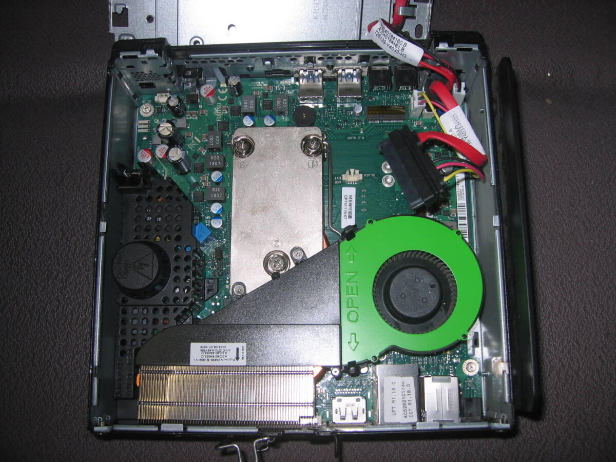 綺麗な富士通 省スペース　 ESPRIMO Q556/R(FMVB1001) 　Core i7- 7700T 8GB HDD無し_画像5
