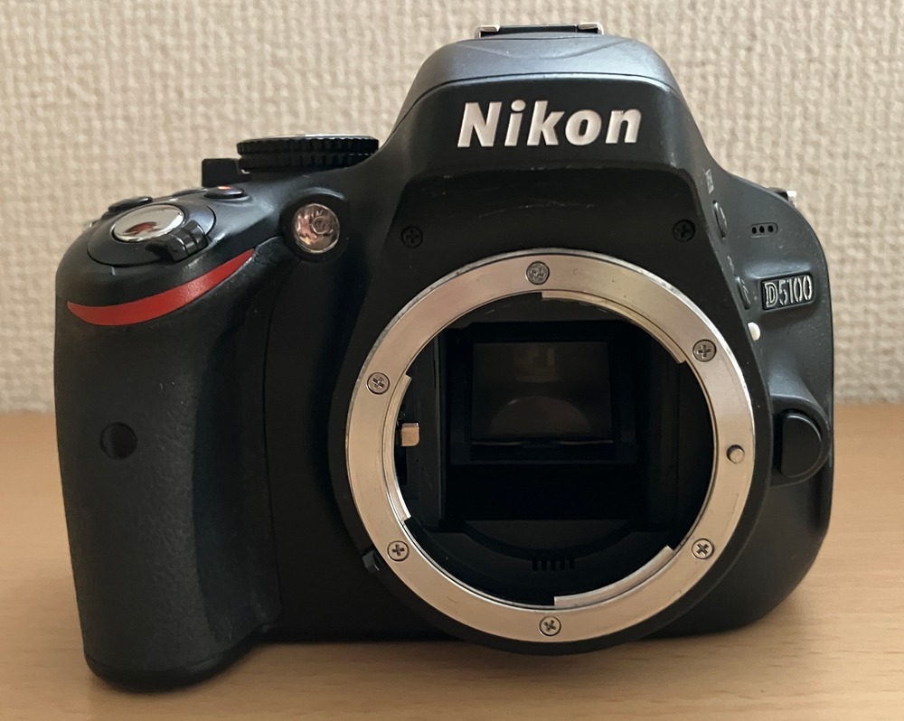 Nikon D5100(シャッター数5066),AF-S DX NIKKOR 35mm f/1.8G セット 現状品の画像1