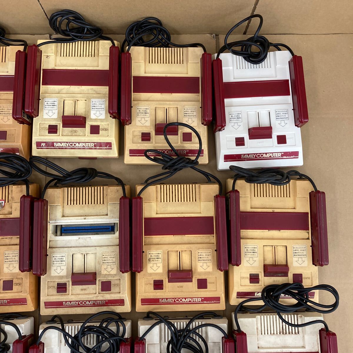 【2個口発送】任天堂 ニンテンドー ファミコン ファミリーコンピューター 本体 まとめ 動作未確認 ジャンク扱い 0516-408_画像3