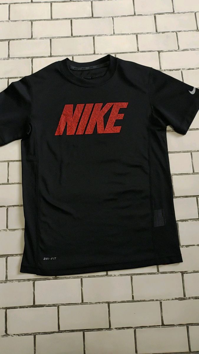 ナイキ　 半袖Tシャツ  半袖  Tシャツ  NIKE   黒   ブラック  メッシュTシャツ