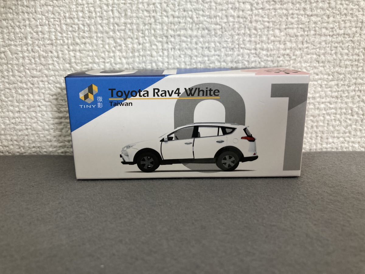 TINY トヨタ RAV4　白　TAIWAN 1/64程度　ミニカー　前ドア開くギミック　タイニー 微影　ラヴフォー ラヴ4 ラブフォー　ラブ4 ホワイト_画像1