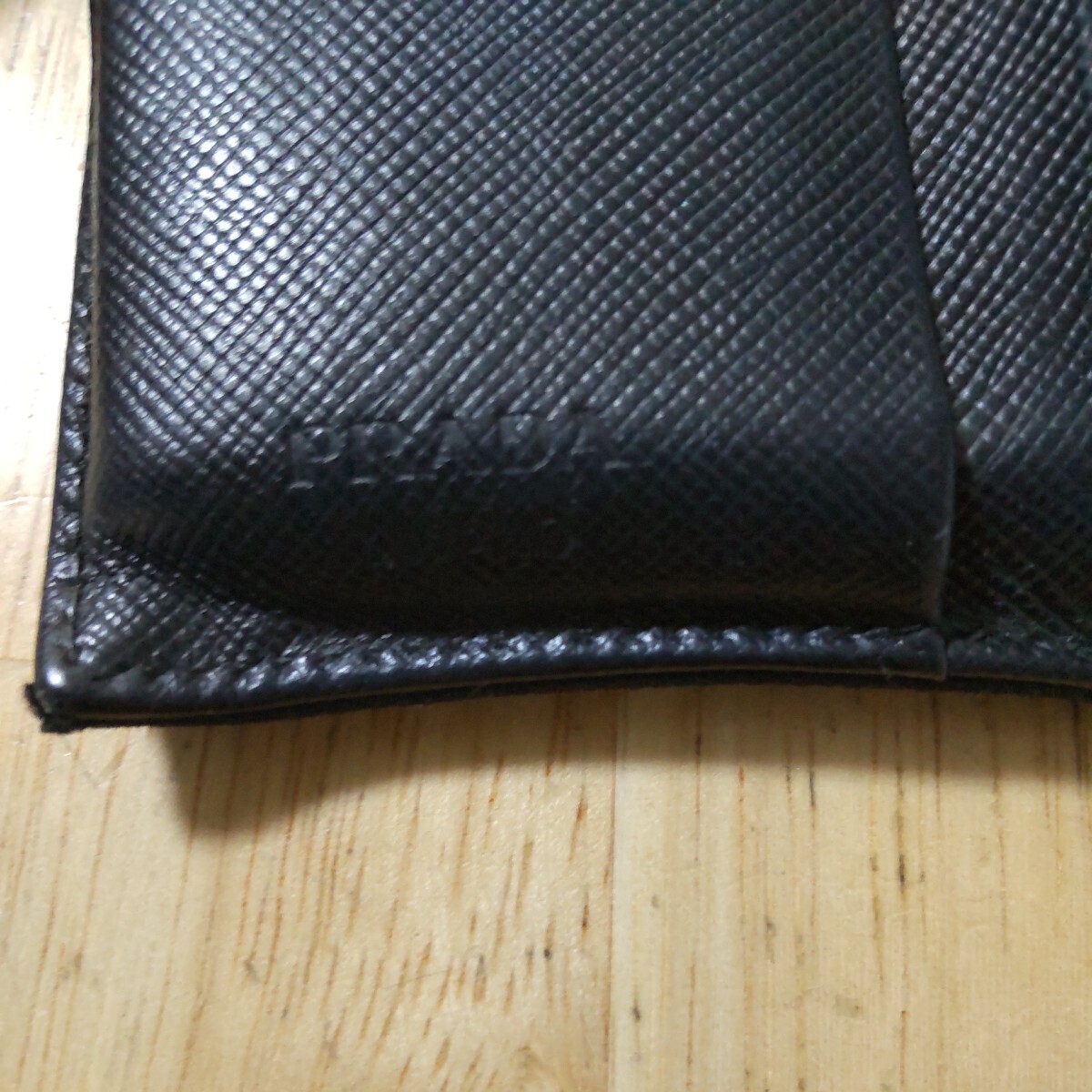 PRADA ブラック 二つ折り財布の画像4