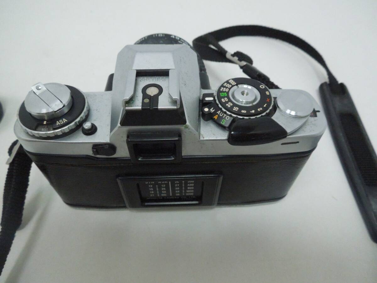 ‡0607 minolta XD フィルムカメラ MD W.ROKKOR 28ｍｍ 1：3.5 ミノルタ 部品取り 本体電池ネジ潰れ 動作未確認 現状品の画像4