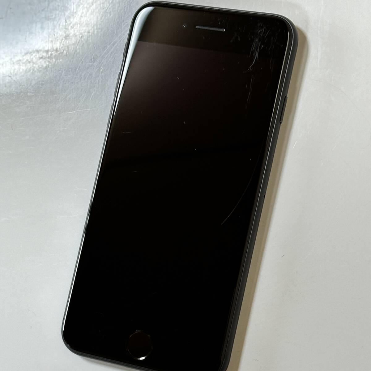 SIMフリー iPhone SE (第2世代) ブラック 128GB MHGT3J/A バッテリー最大容量95％ アクティベーションロック解除済_画像5