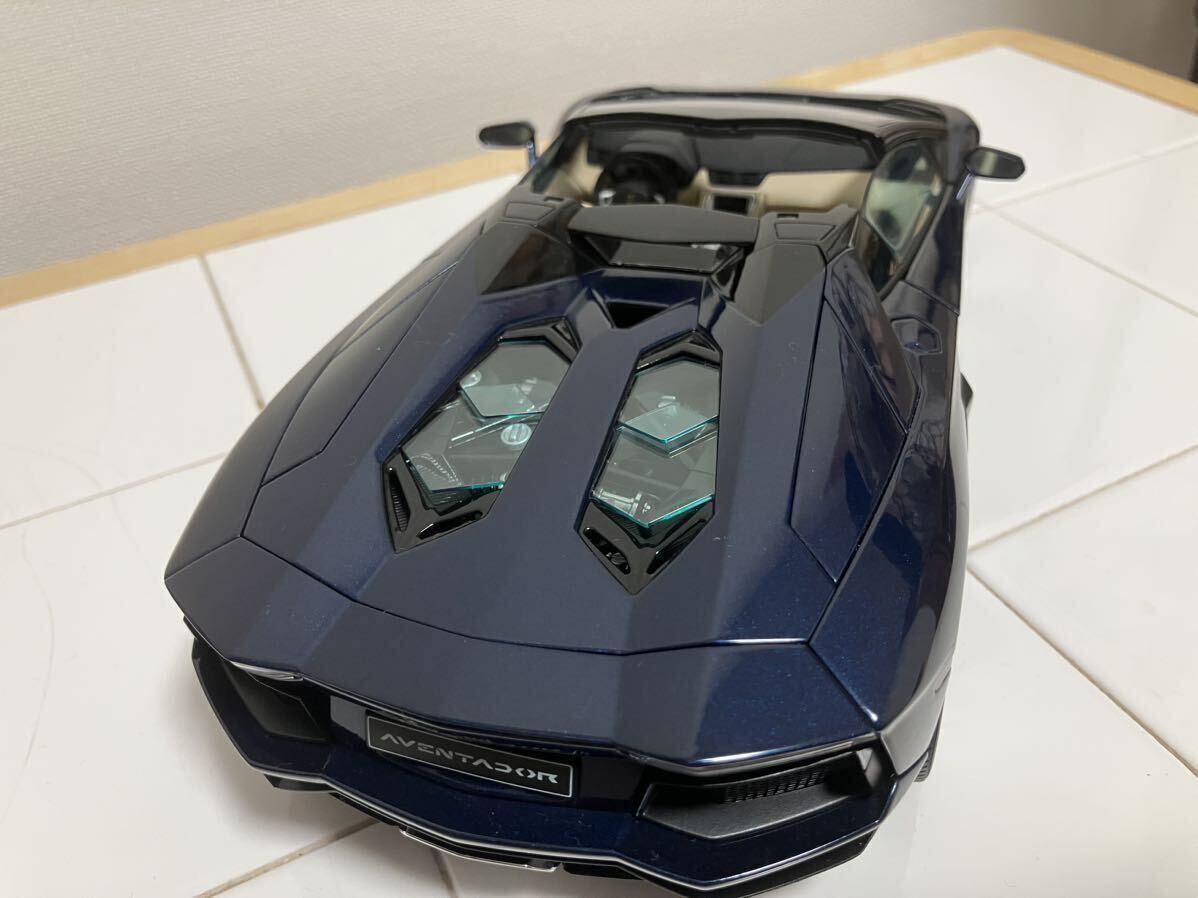 オートアート 1/18 ランボルギーニ　アヴェンタドール　ロードスター　LP700-4 autoart メタリック　ダークブルー_画像7