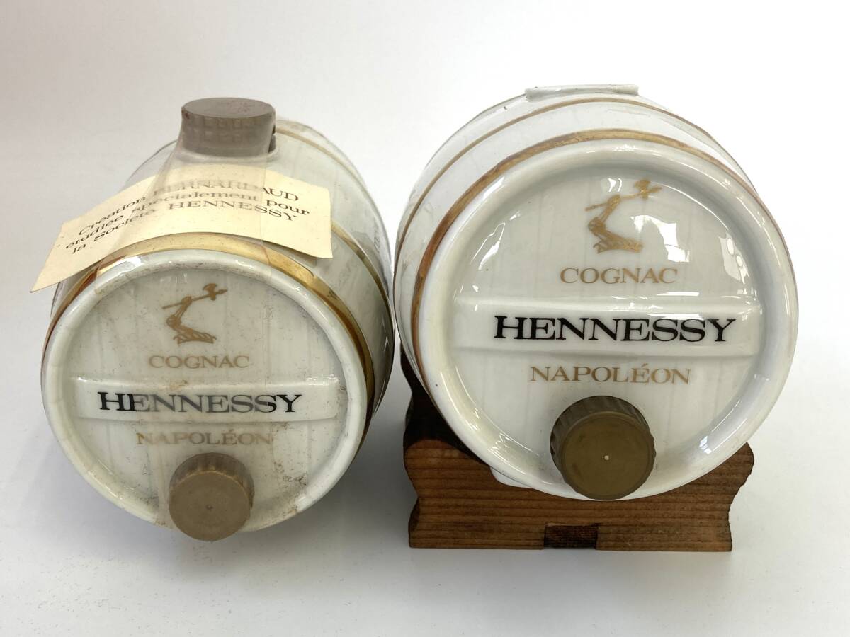 CC02394【未開栓】HENNESSY NAPOLEON ヘネシー ナポレオン 樽型 陶器　替え栓付 コニャック ブランデー 箱入　箱なし　２点まとめて 古酒 _画像3