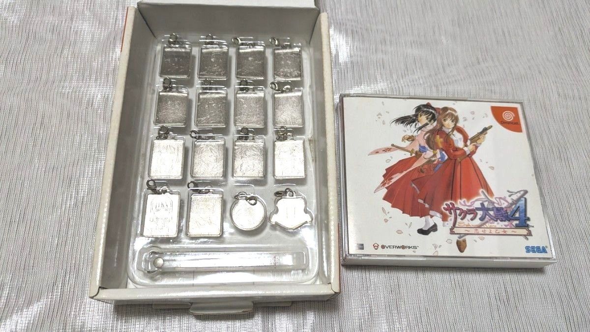 新品未使用品【Dreamcast】サクラ大戦4・恋せよ乙女★初回限定版１３分岐ストラップ付属セット★箱に劣化あり