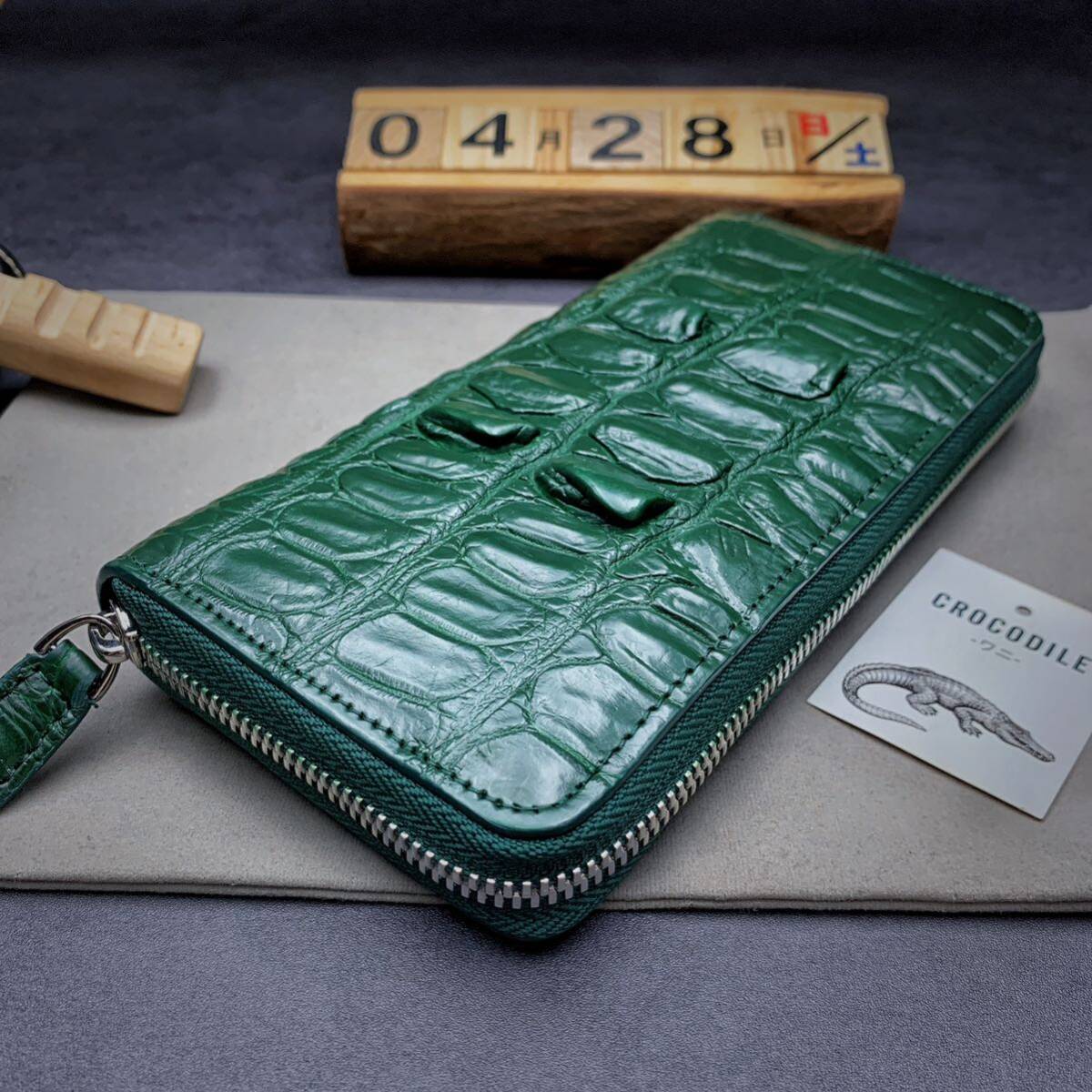  luck with money color [ crocodile ]. leather wani leather long wallet round fastener genuine article guarantee . leather use change purse . equipped .. men's purse one sheets leather the truth thing photograph 