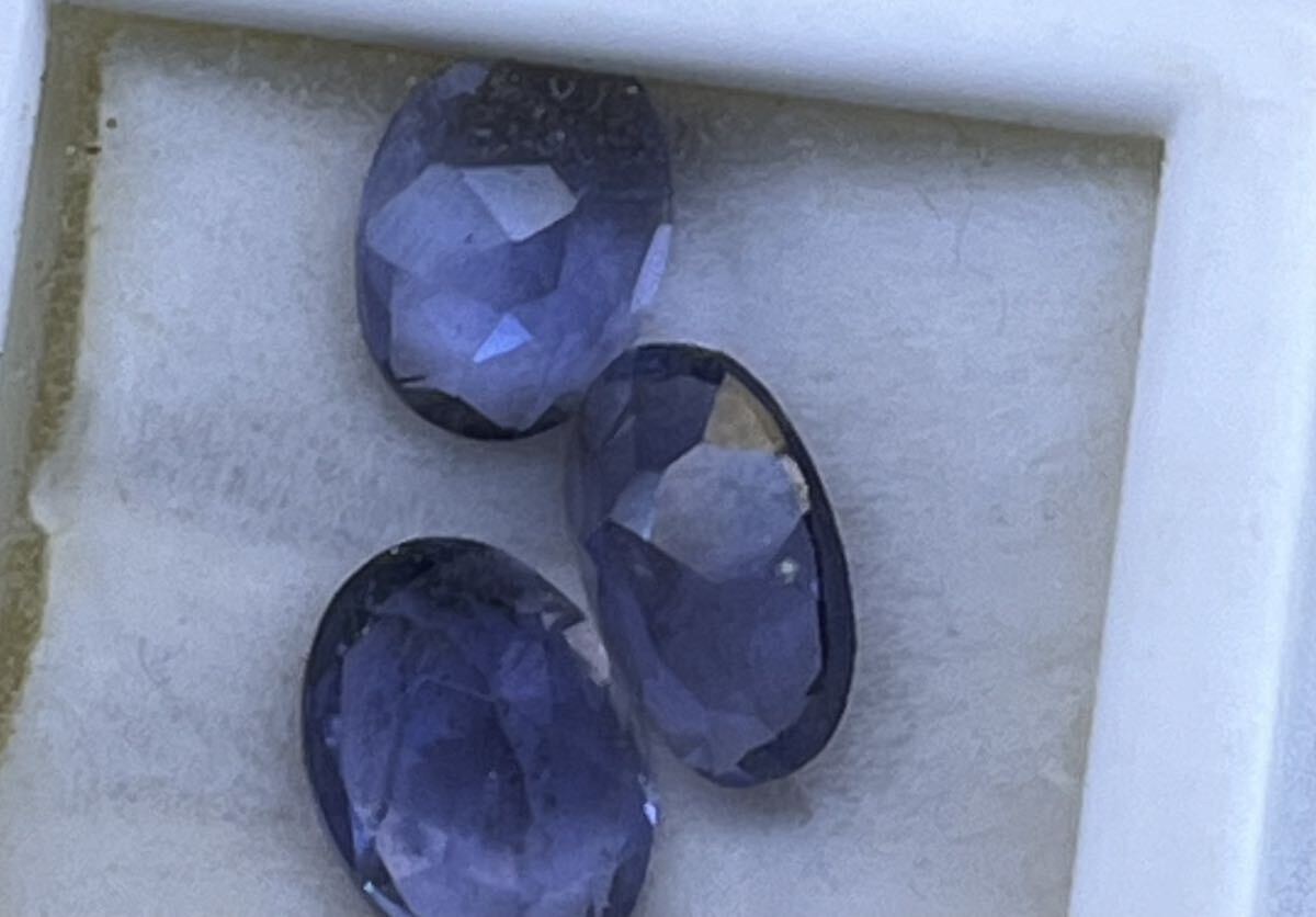 アイオライト.カットルース　スリランカ産　美しいブルーのカットが見事　3個組み　2.85ct_画像1