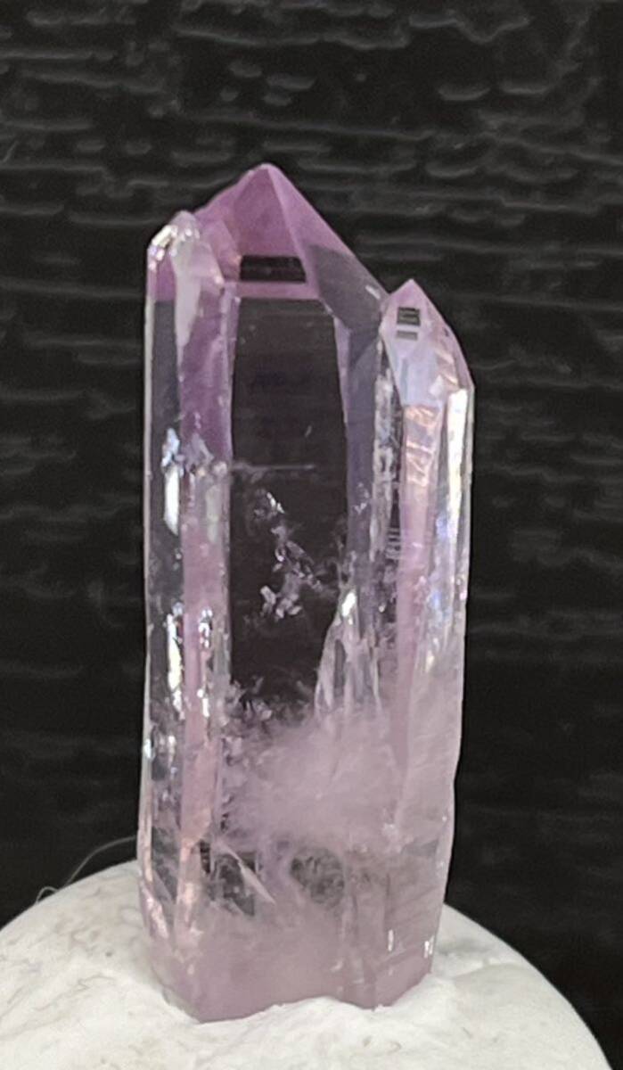 雨塚山産 紫水晶結晶原石 平行連晶 透明度高 濃い色合い トップの傷が少なく綺麗 大きさ22×7×5(mm)の画像9