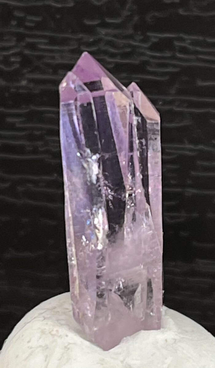 雨塚山産 紫水晶結晶原石 平行連晶 透明度高 濃い色合い トップの傷が少なく綺麗 大きさ22×7×5(mm)の画像2
